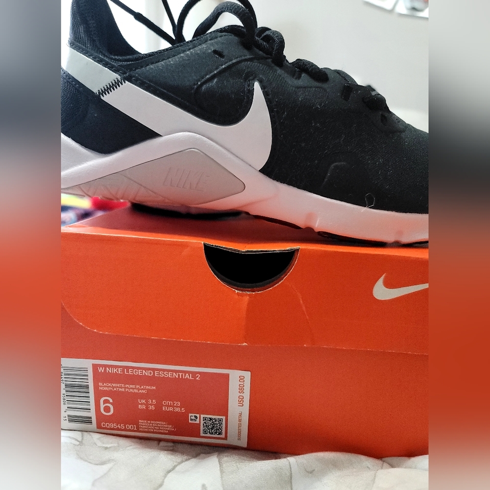 Nike Legend essential 2 black and white size 6